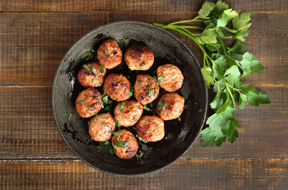 Boulettes de poulet au persil Adobe Stock
 