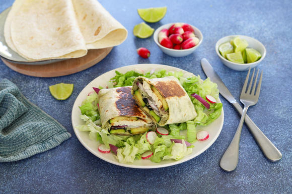 Burrito aux courgettes, pesto et blanc de poulet. Silvia Santucci