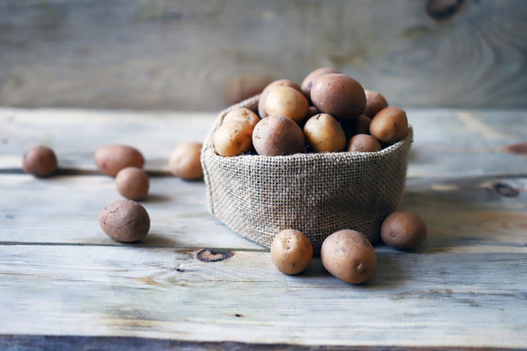 Avec cette méthode, vous pourrez garder vos pommes de terre sans problème jusqu’à 6 mois d’après cet expert en stockage alimentaire