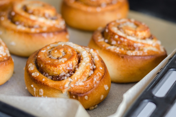 Kanelbullar ou roulés à la cannelle suédois. Adobestock