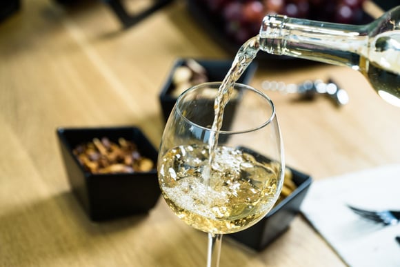 Accord saumon et vins. Adobestock