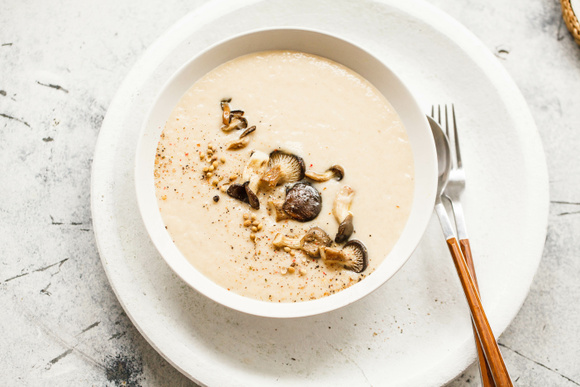 Velouté de châtaignes aux champignons des bois Adobe Stock
 
