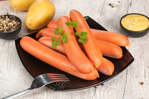 Chips, saucisses, jambons : la saveur fumée que l’on adore risque-t-elle de disparaître de nos rayons ?