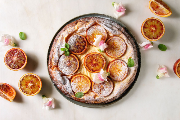 Gâteau à l'orange sanguine. Adobestock