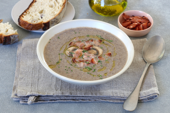 Velouté aux champignons de Paris et bacon. Silvia Santucci