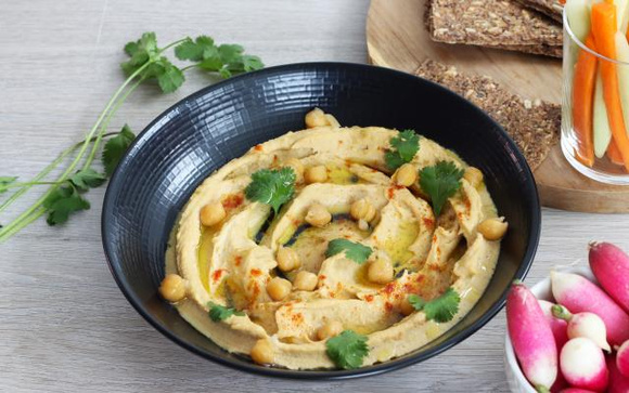 Journée internationale du houmous : notre chef dévoile ses astuces pour obtenir une texture onctueuse et digeste