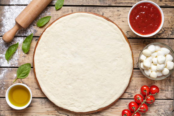 Grâce à Philippe Etchebest, apprenez à faire une pâte à pizza prête en 10 minutes