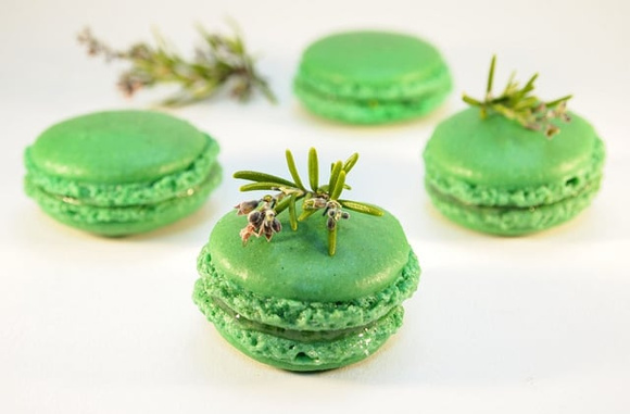 20 idées de recettes de macarons originales pour votre dessert de Noël