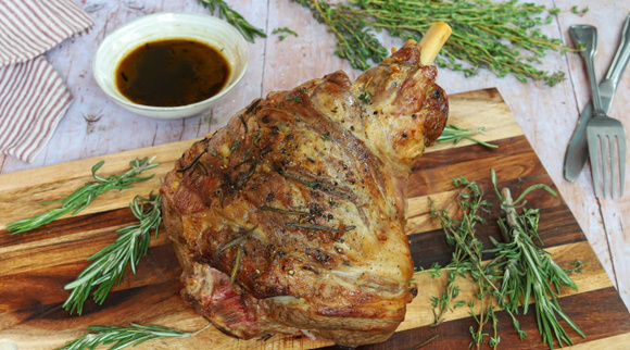 Gigot d'agneau : temps de cuisson, température, viande fondante... Notre guide complet pour Pâques 2026
