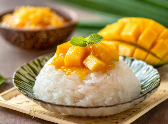 Connaissez-vous le mango sticky rice, un dessert traditionnel d’Asie du Sud très facile à reproduire à la maison ?