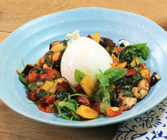 Salade de légumes du soleil grillés à la burrata. Casa Azzurra
