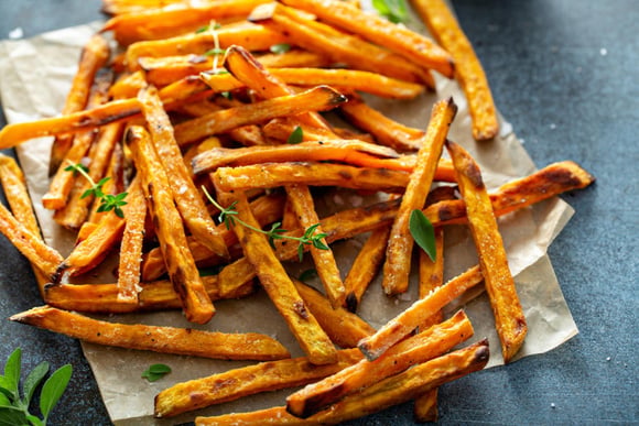 Laurent Mariotte dévoile sa recette de frites de patate douce, parfaites avant le retour des légumes verts