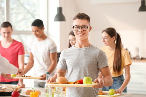 16% des étudiants sautent un repas faute de moyens. Adobestock