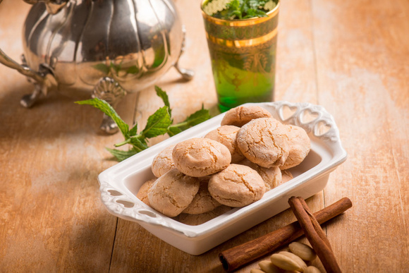 Biscuits marocains aux amandes et à la noix de coco. Adobestock