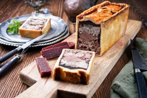 Faut-il dire pâté croûte ou pâté en croûte ? Voici la réponse à cette question gourmande !