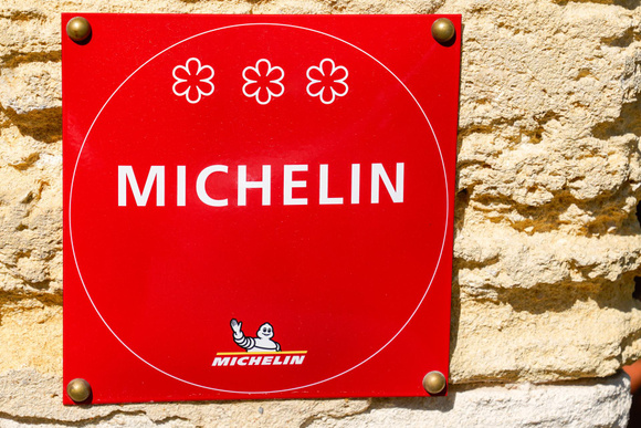 Voici le top 5 des restaurants étoilés Michelin 2025 à moins de 40 € le midi, partout en France