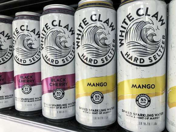 Hard Seltzer : quelle est cette boisson aromatisée que tout le monde s’arrache ?