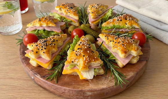 Mini sandwichs en forme de sapin : l’idée apéro de Noël simple et ultra-gourmande