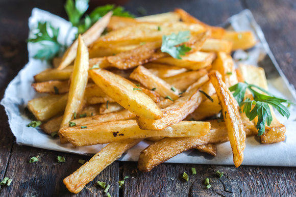 Faire des frites croustillantes sans friture, c’est possible !
