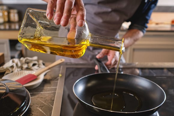 Odeurs de friture dans la maison : comment s’en débarrasser efficacement ?