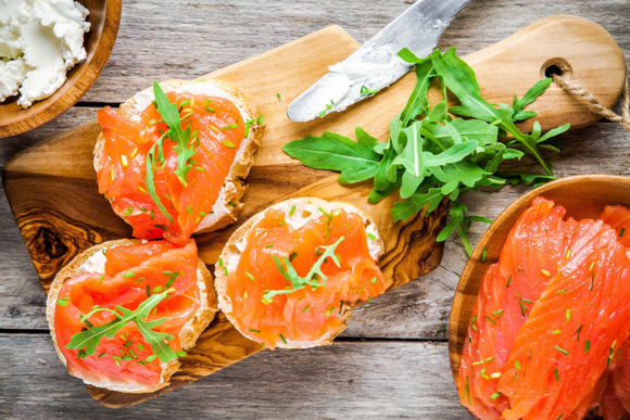 Quelles alternatives au saumon fumé pour les fêtes ?