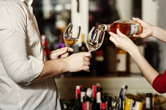 Un vin doux naturel se garde 4 à 6 mois. Adobestock