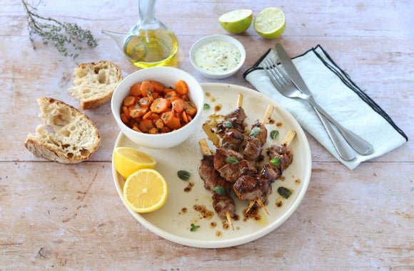 Brochettes d'agneau au cumin et carottes. Silvia Santucci