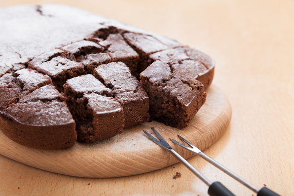Gâteau de semoule au chocolat. Adobestock