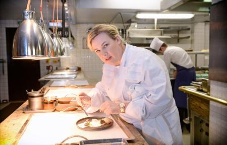 Hélène Darroze : voici les 3 ingrédients dont elle ne peut pas se passer pour cuisiner au quotidien