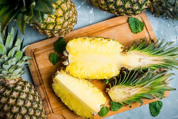 Cette manière de découper l’ananas va vous faciliter la vie !