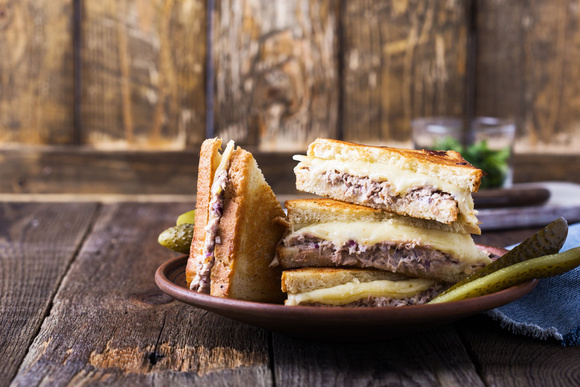 Connaissez-vous le Tuna Melt, ce sandwich américain au thon et cheddar qui cartonne sur les réseaux ?