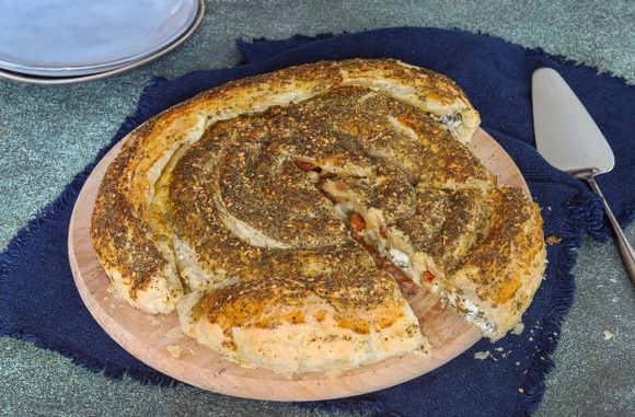 Tarte feuilletée aux tomates séchées, épinards et féta. Silvia Santucci