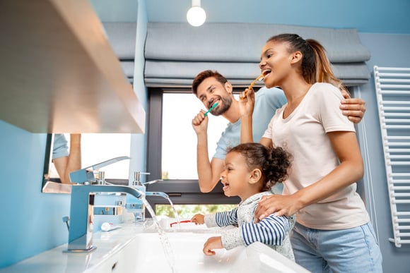 Faut-il se laver les dents avant ou après le petit déjeuner ?
