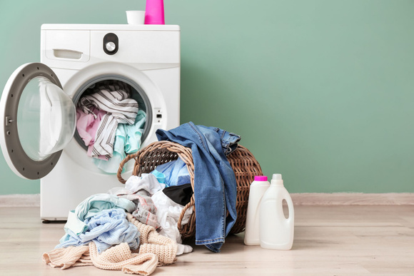 Ce produit que l'on a tous dans nos placards va faire des miracles dans votre lave-linge