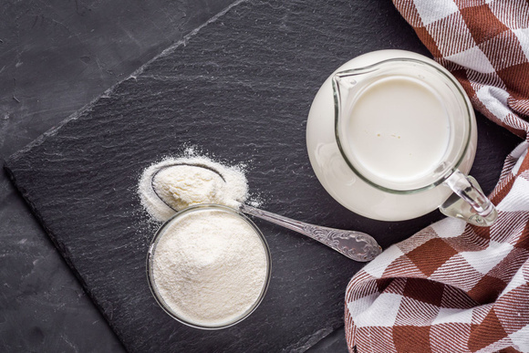 Lait en poudre et lait en bouteille : est-ce la même chose ?