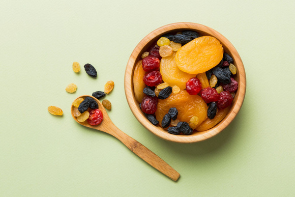 Les fruits séchés sont-ils vraiment si sains ? Une biochimiste répond à la question !