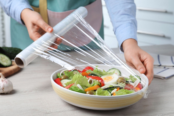 Film alimentaire : voici comment le dérouler sans aucun problème avec cette astuce qui change tout !