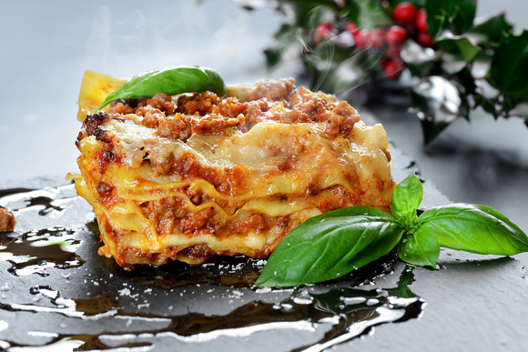 “Une recette qui n’est pas chère” : Philippe Etchebest propose sa méthode pour de succulentes lasagnes de boeuf