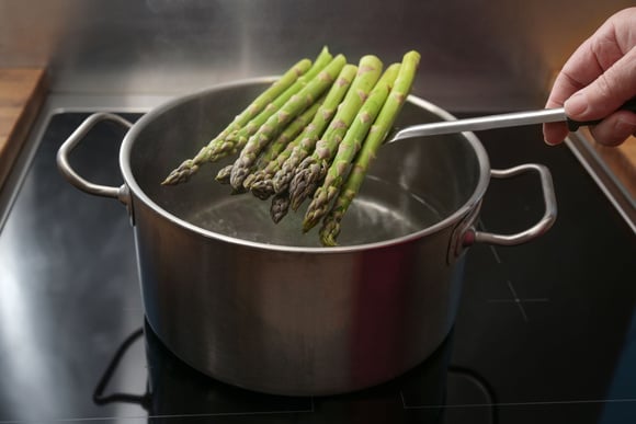 Blanches ou vertes, comment réussir la cuisson des asperges ?