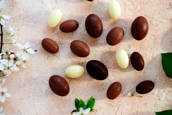Pâques : cette recette va vous permettre de faire des œufs en chocolat gourmands très facilement et sans moule !