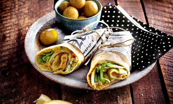 Wraps du soleil aux anchois et olives vertes. Crédits : Nicolas Edwige. Stylisme : Mélanie Martin