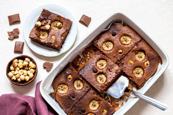 Brownie au chocolat, banane et noisettes : la recette ultra-gourmande qui va vous faire fondre ce week-end