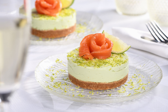 20 idées de recettes avec du saumon fumé pour votre entrée de Noël !