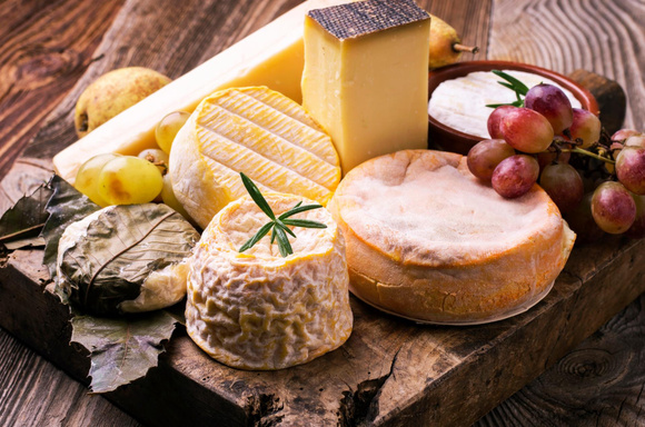 Ce célèbre fromage AOP français est en pleine surproduction : c'est le moment d'en manger !