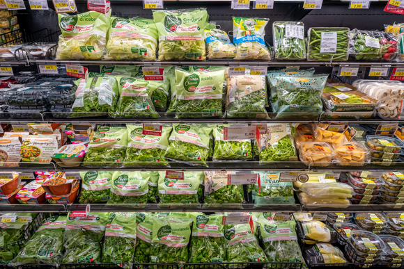 Rappel produit chez E.Leclerc et Lidl : vérifiez votre frigo, ces sachets de salade sont contaminés par la salmonelle