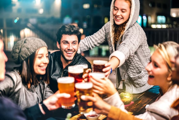 Cette décision juridique visant les bars risque de vous faire perdre tous vos potes