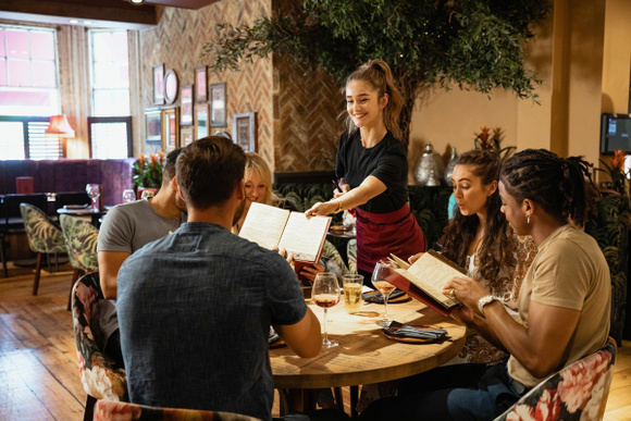 Tous au restaurant 2026 : un repas offert pour un repas acheté, les réservations dans les établissements participants ouvrent ce 26 mai