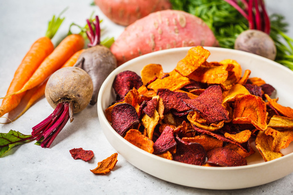 Chips de légumes : pourquoi faut-il se méfier de ce snack pas si sain ?