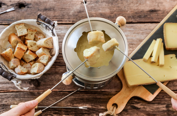 Black Friday 2022 : le service à fondue en fonte de Staub est à prix cassé !