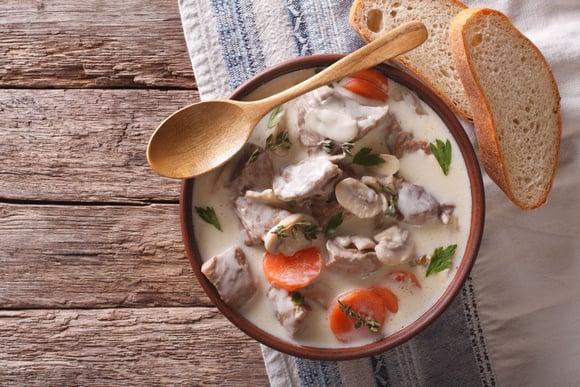 "Si vous faites ça, la viande sera dure" : notre chef partage ses astuces pour réussir la blanquette de veau à tous les coups !